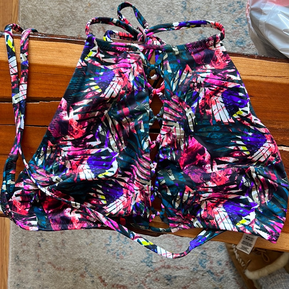 Like new PINK swim top.
